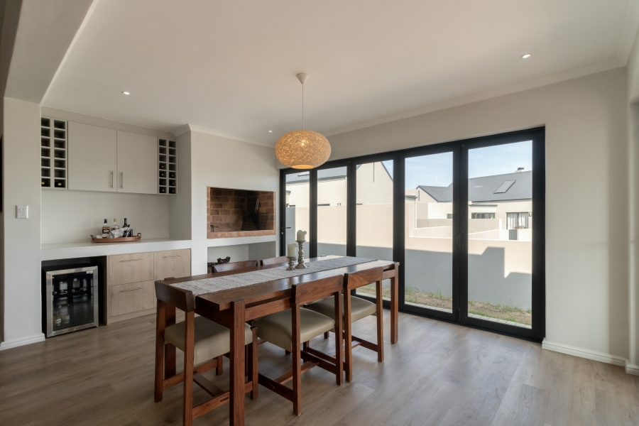 3 Bedroom Property for Sale in Aan de Wijnlanden Western Cape